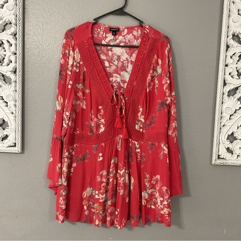 Torrid Babydoll Gauze Crochet Trim Lace-Up Top size 2 (2x) 18-20 - Picture 2 of 9